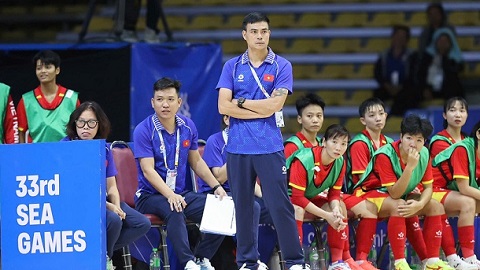 HLV Nguyễn Đình Hoàng nói gì sau khi ĐT futsal nữ Việt Nam vào chung kết?